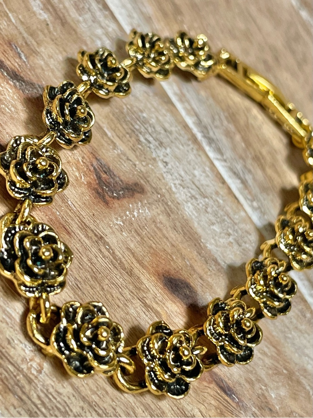 Gold Floral Link Bracelet for Women - Classic Rose Chain - Picture 2 of 5